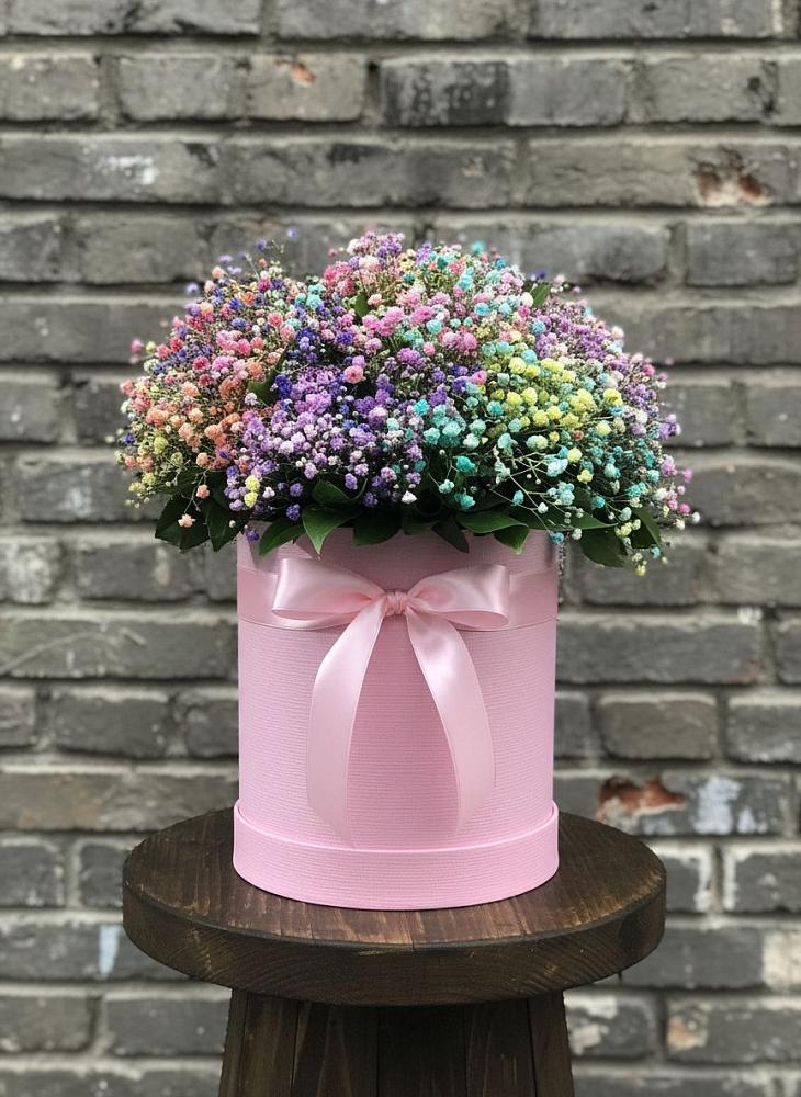 Цветочная композиция из Гипсофила и Розы в шляпной коробке в Николаевке