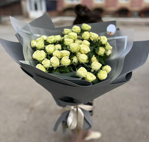 Букет Белые кустовые розы Солинеро в Николаевке