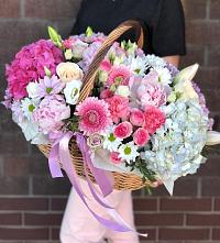 Композиция солнечный день в Николаевке Цветочная композиция из Розы, Хризантемы, Пионы и Лизиантусы в корзине в Николаевке