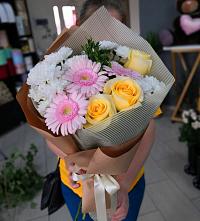 Букет цветов из:  Герберы, Розы и Хризантемы в Николаевке