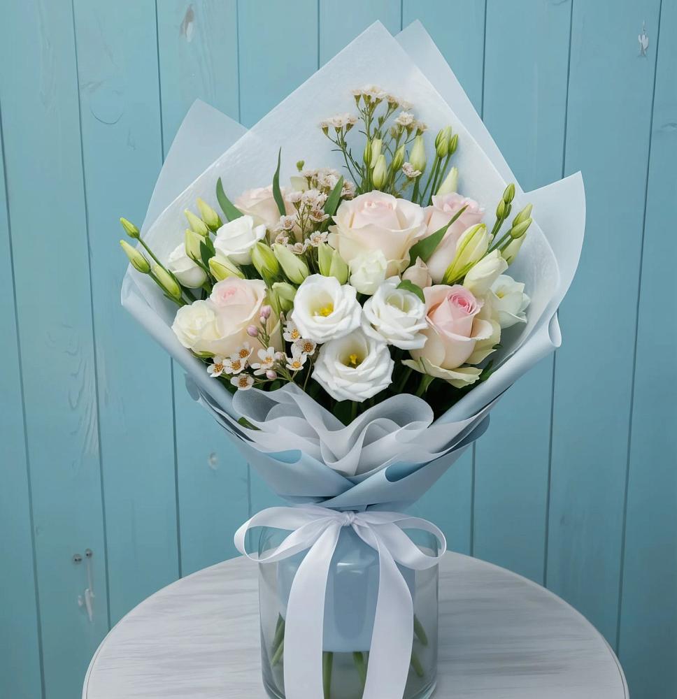 Букет цветов из: Розы и Лизиантусы в Николаевке