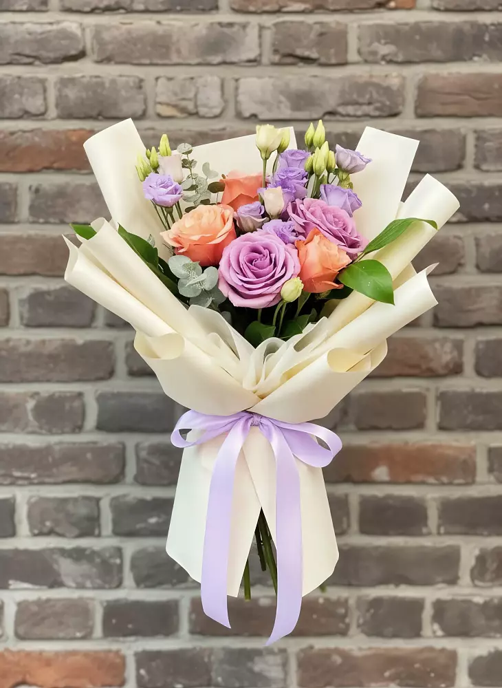 Букет цветов из: Лизиантусы и Розы в Николаевке