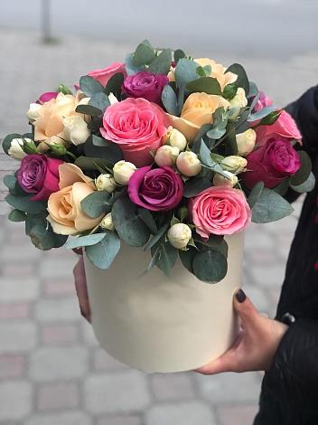 Цветочная композиция из Розы в шляпной коробке в Николаевке