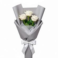 Букет 3 белые розы в Николаевке