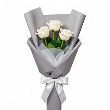 Букет 3 белые розы в Николаевке