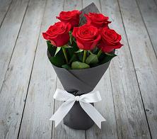 Букет 5 Красных роз Эдлесс Лав в Николаевке