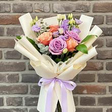 Букет цветов из:  Лизиантусы и Розы в Николаевке