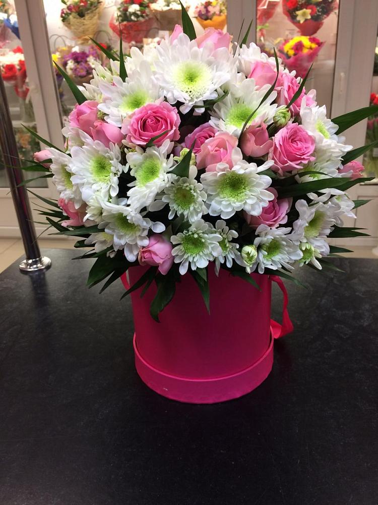 Цветочная композиция из Розы и Хризантемы в шляпной коробке в Николаевке