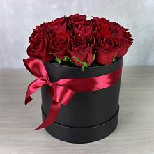Цветочная композиция из Розы в шляпной коробке в Николаевке